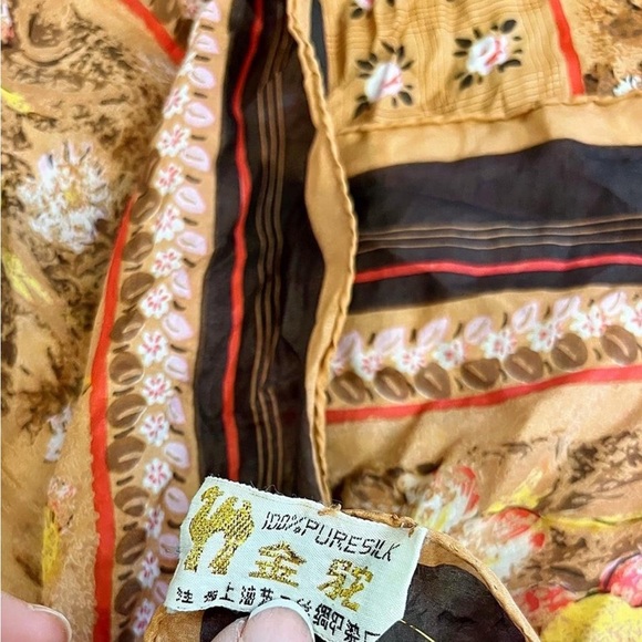 100% Silk Floral Patterned Scarf - Picture 6 of 8